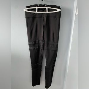 Ivviva leggings with mesh cutouts in Girls size 12 / Women’s XS